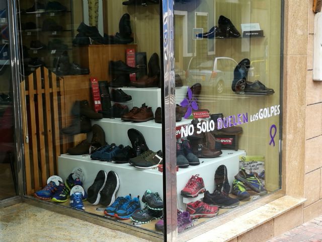 Los comercios de Bullas hacen campaña en contra de la violencia machista - 3, Foto 3