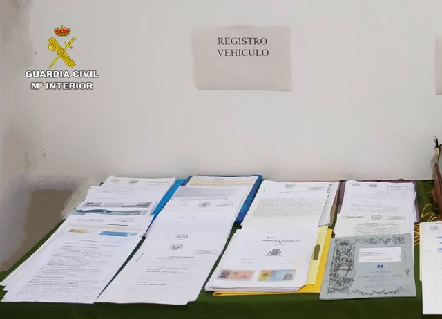La Guardia Civil desmantela una organización criminal relacionada con la apropiación de numerosos inmuebles de personas fallecidas - 2, Foto 2