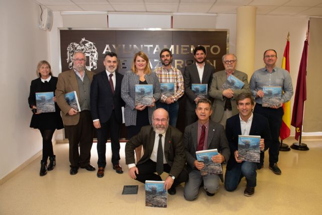 La Comisión del Barco Fenicio culmina su fase de estudio con la publicación de un libro dedicado al pecio Mazarrón II, Foto 1