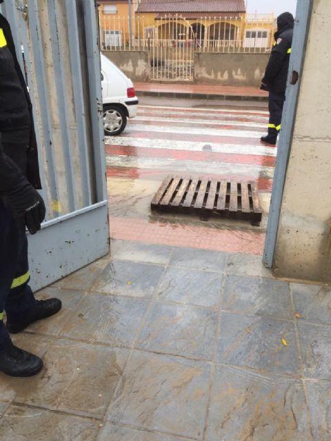 El PSOE reclama en el Pleno del Ayuntamiento el arreglo del acceso principal del colegio de Zarcilla de Ramos para evitar inundaciones - 1, Foto 1