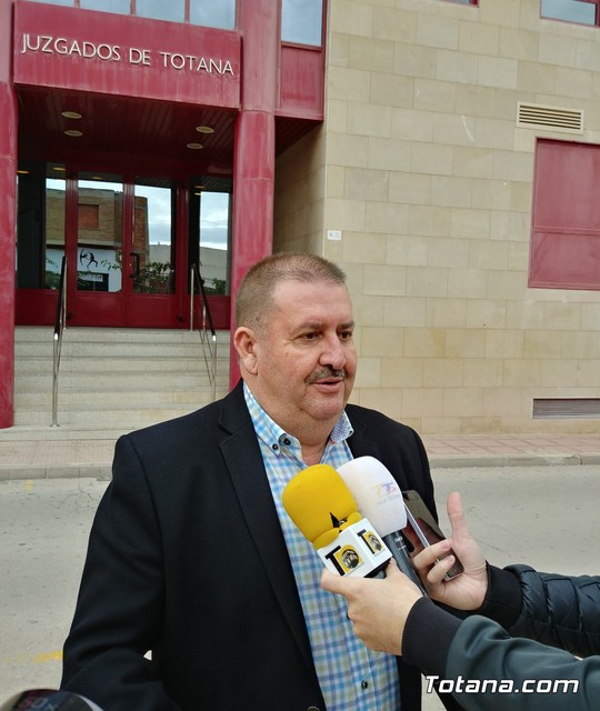 Querella de la Asociación Libertas contra el alcalde y la concejal de Igualdad por pintar los pasos de peatones arcoíris, Foto 3