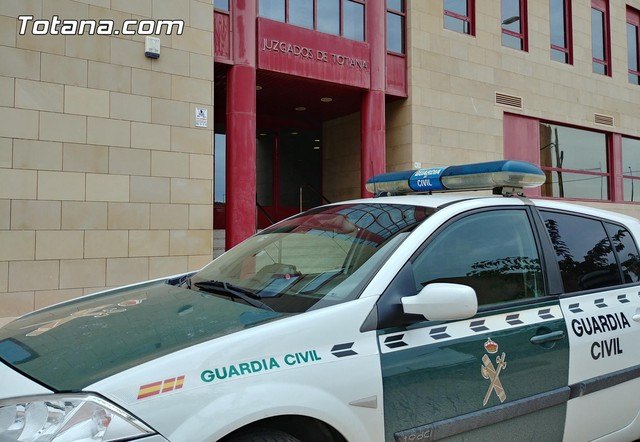 Querella de la Asociación Libertas contra el alcalde y la concejal de Igualdad por pintar los pasos de peatones arcoíris, Foto 5