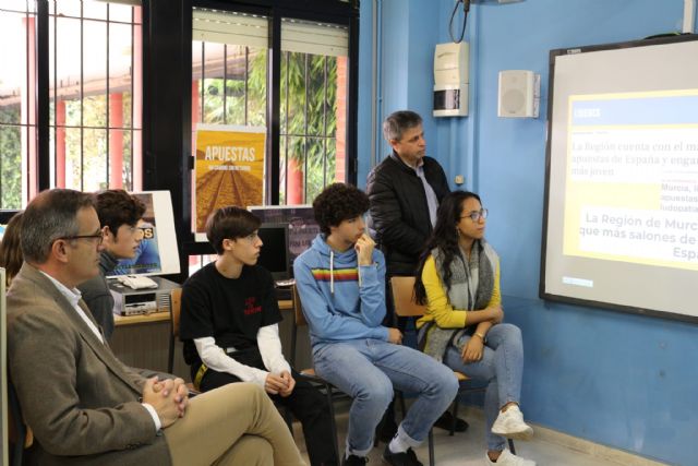 Diego Conesa: Debemos actuar de inmediato ante el grave problema de salud pública que plantea la ludopatía y que se extiende entre los más jóvenes - 2, Foto 2