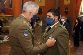 El Hermano Mayor de la Real Maestranza de caballería de Sevilla condecorado con la Gran Cruz del Merito Militar con distintivo blanco - 3, Foto 3