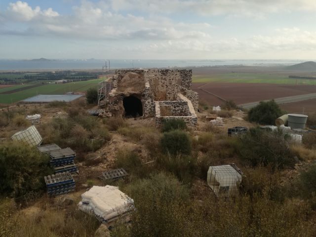 MC solicitará la adhesión del Pleno a su denuncia ante el Gobierno regional por el abandono de residuos de construcción en el cabezo de San Ginés - 1, Foto 1