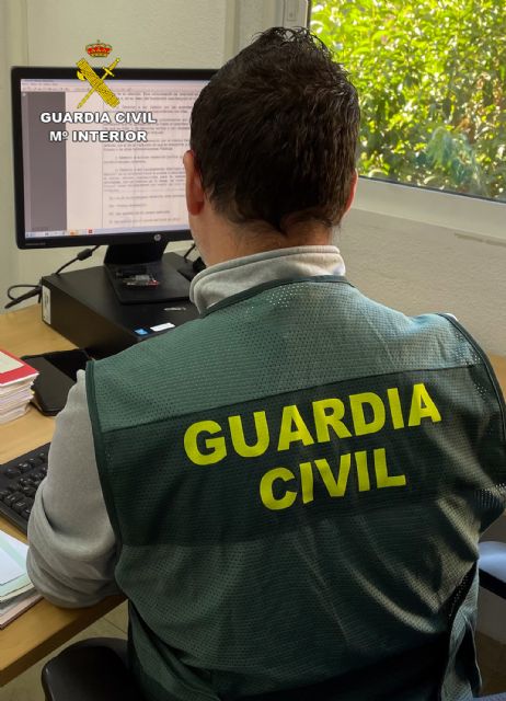 La Guardia Civil detiene al presunto autor de dos incendios en contenedores de residuos urbanos de Alguazas - 3, Foto 3