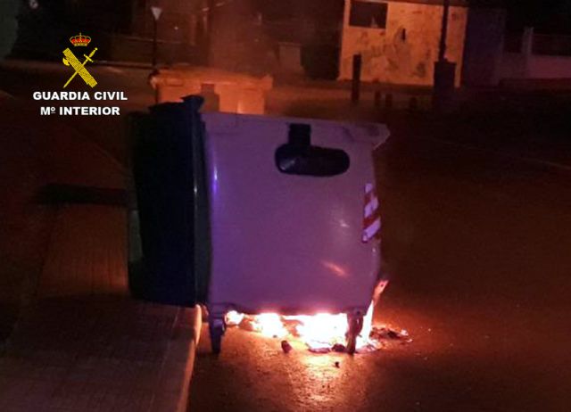 La Guardia Civil detiene al presunto autor de dos incendios en contenedores de residuos urbanos de Alguazas - 5, Foto 5