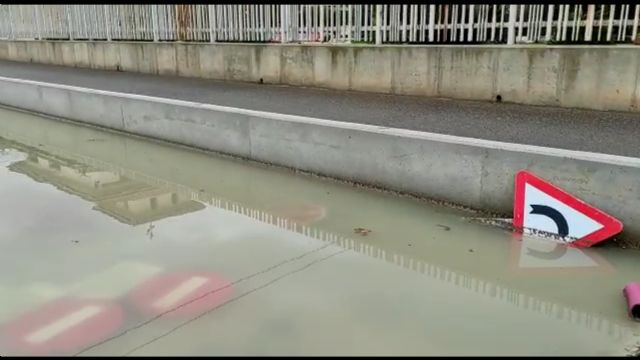 Vecinos y Madres y Padres del colegio de Campillo denuncian que el aparcamiento que se acaba de construir queda totalmente inundado en cuanto llueve - 3, Foto 3