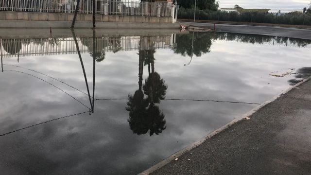 Vecinos y Madres y Padres del colegio de Campillo denuncian que el aparcamiento que se acaba de construir queda totalmente inundado en cuanto llueve - 4, Foto 4