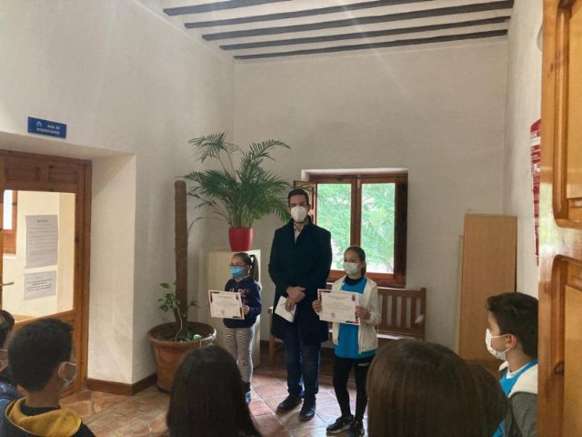 Entrega de premios del I Concurso ‘Márcate un marcapáginas’ de la Biblioteca Municipal - 1, Foto 1