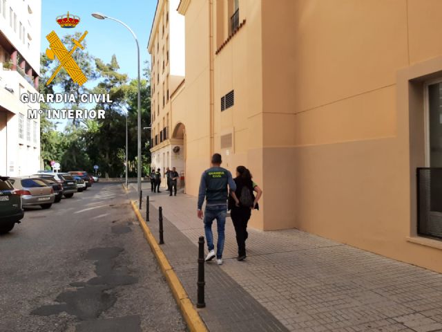 La Guardia Civil esclarece 1200 estafas bancarias y detiene a sus autores - 1, Foto 1