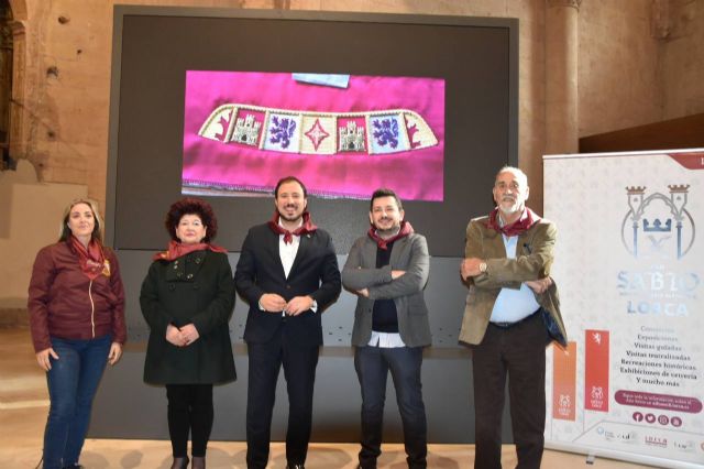 La concejalía de Turismo y la Federación San Clemente bordan el nuevo manto de Alfonso X - 4, Foto 4