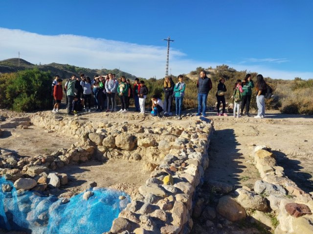 Continúan las visitas y talleres al yacimiento arqueológico de “El Villar de las Cabezuelas”, Foto 1