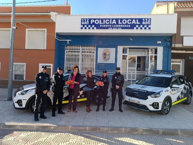 El Ayuntamiento equipa los coches de la Policía Local de Puerto Lumbreras con dos desfibriladores para mejorar su actuación inmediata ante emergencias cardiacas - 1, Foto 1
