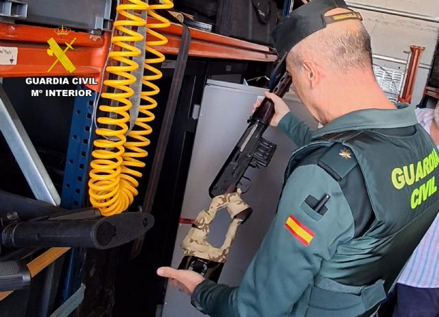 La Guardia Civil inspecciona los medios utilizados en el rodaje en Murcia de la película 'F.A.S.T.' - 1, Foto 1