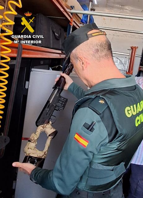 La Guardia Civil inspecciona los medios utilizados en el rodaje en Murcia de la película 'F.A.S.T.' - 2, Foto 2