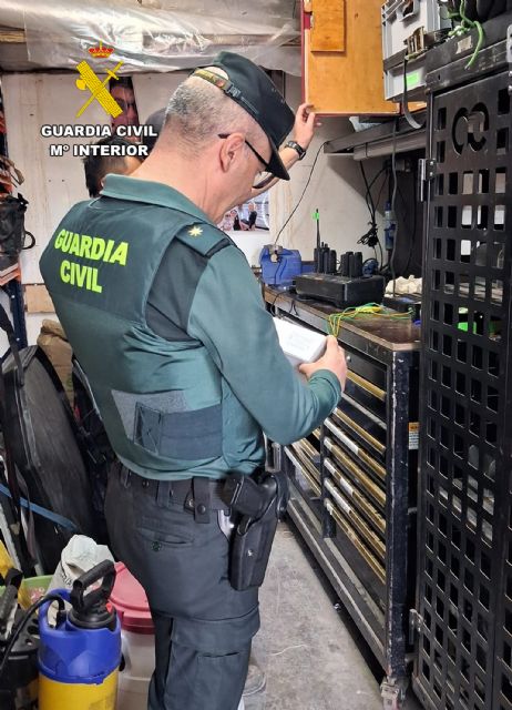 La Guardia Civil inspecciona los medios utilizados en el rodaje en Murcia de la película 'F.A.S.T.' - 3, Foto 3
