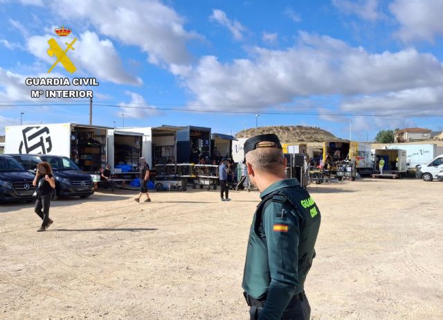 La Guardia Civil inspecciona los medios utilizados en el rodaje en Murcia de la película 'F.A.S.T.' - 4, Foto 4
