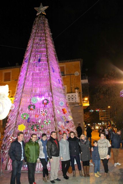 Más de 9.000 envases forman el árbol de Navidad de la Plaza San Juan de la Cruz - 1, Foto 1