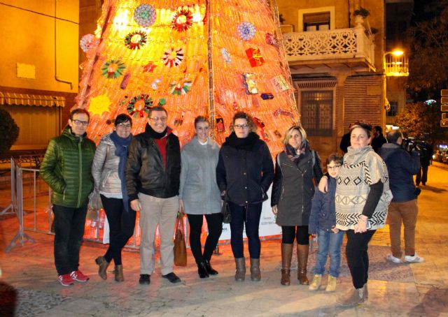 Más de 9.000 envases forman el árbol de Navidad de la Plaza San Juan de la Cruz - 2, Foto 2