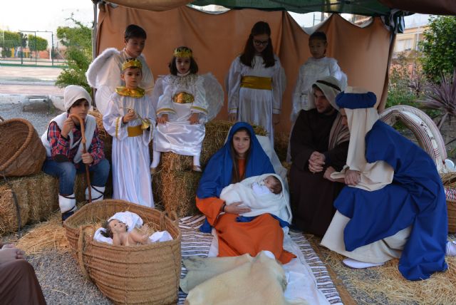 Los alumnos del colegio María Inmaculada recrean un espectacular Belén viviente - 2, Foto 2