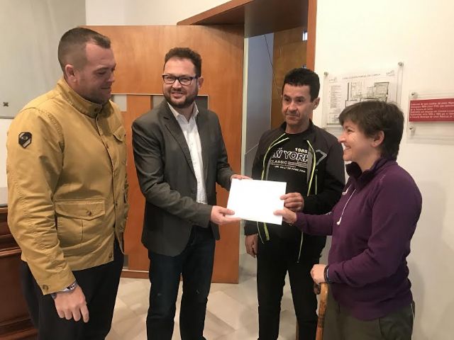 El Área Comercial Virgen de las Huertas  Puente La Pía recauda 444 euros para APAT Lorca en el I Mercadillo Solidario de Navidad - 1, Foto 1