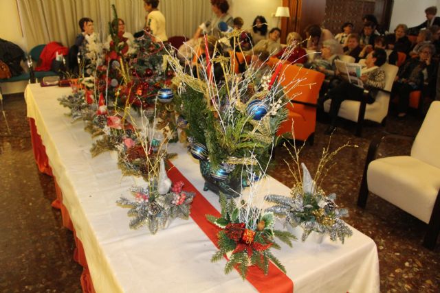 La asociación de Amas de Casa homenajea a sus socias mayores en la fiesta de la Navidad - 1, Foto 1