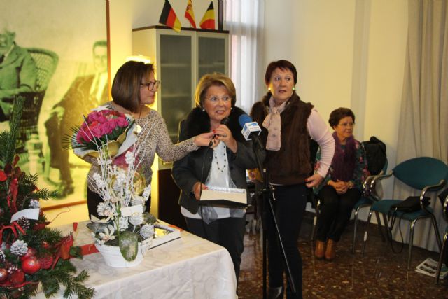 La asociación de Amas de Casa homenajea a sus socias mayores en la fiesta de la Navidad - 2, Foto 2
