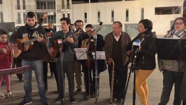 La inauguración del Belén municipal contó con la actuación de la Rondalla Virgen de los Dolores y los Coros y Danzas Ntra. Sra. del Rosario - 1, Foto 1