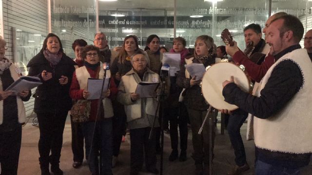 La inauguración del Belén municipal contó con la actuación de la Rondalla Virgen de los Dolores y los Coros y Danzas Ntra. Sra. del Rosario - 4, Foto 4