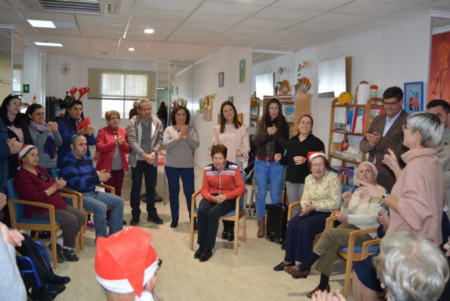La asociación Alzheimer Águilas celebra su tradicional fiesta de Navidad - 1, Foto 1