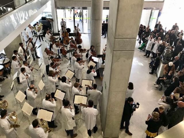 La Orquesta Sinfónica de la Región de Murcia lleva la alegría de la música a varios hospitales de la Región - 1, Foto 1