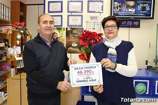 Uno de los boletos acertantes de segunda categoría del sorteo de la Bonoloto de ayer fue validado en Totana, en Librería Atenas, Foto 1