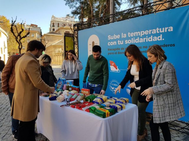 La vicesecretaria de Acción Municipal del PPRM, Rebeca Pérez regala una sonrisa a los niños más necesitados - 2, Foto 2
