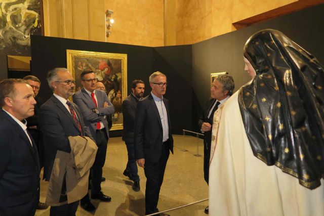 El Ministro de Cultura visita Caravaca para apoyar la candidatura de los Caballos del Vino a Patrimonio de la Humanidad y conocer la exposición Místicos - 2, Foto 2