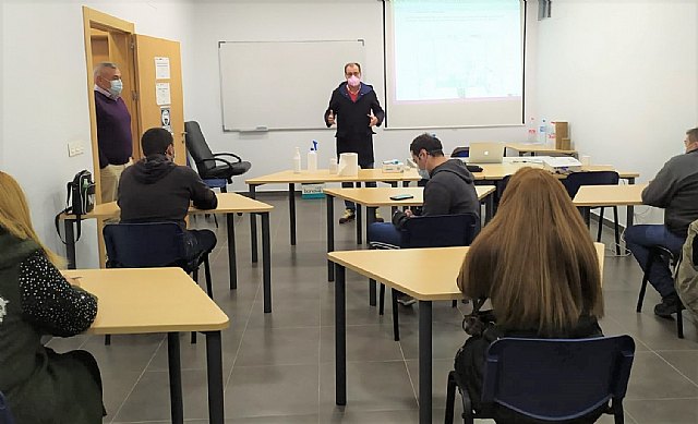 Moya visita al alumnado que cursa formación para el empleo 2020/2021 - 1, Foto 1