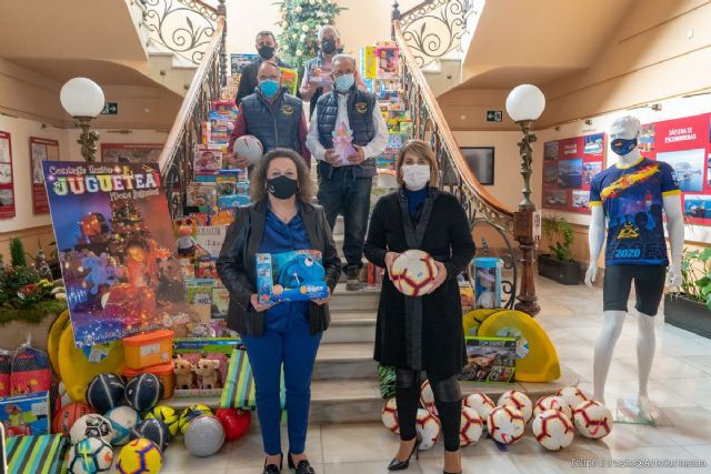 La Autoridad Portuaria dona 400 juguetes a la campaña del Ayuntamiento - 1, Foto 1