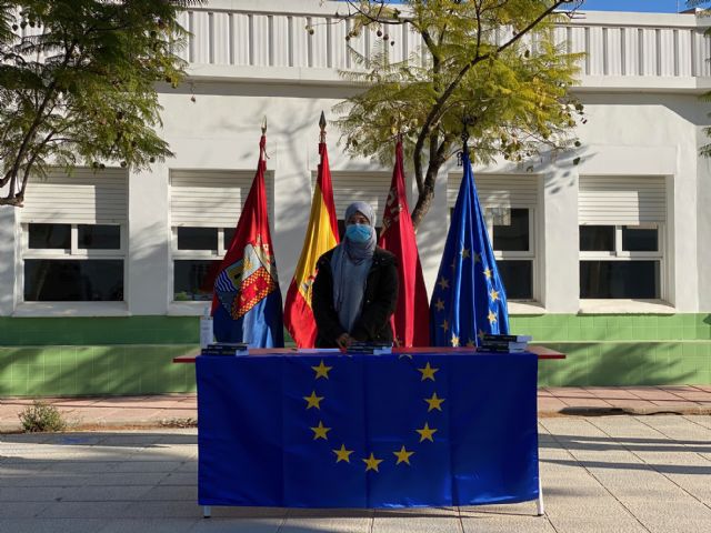 24 jóvenes universitarios han recibido del ayuntamiento una subvención complementaria a las becas ERASMUS - 1, Foto 1