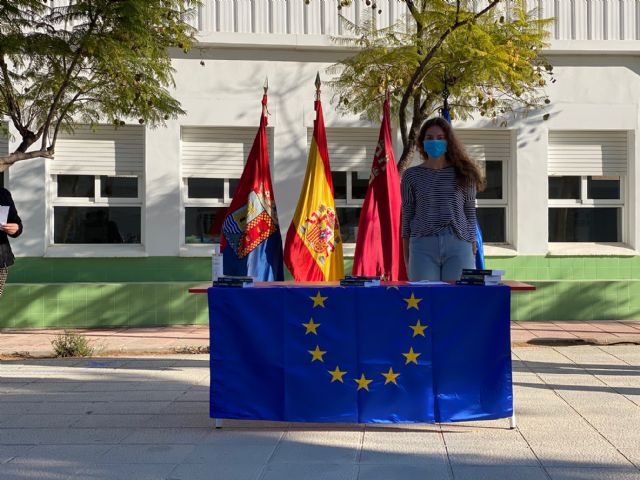 24 jóvenes universitarios han recibido del ayuntamiento una subvención complementaria a las becas ERASMUS - 2, Foto 2