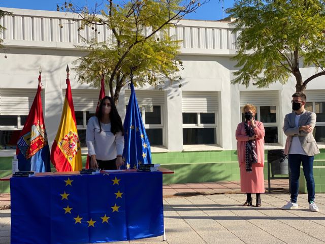 24 jóvenes universitarios han recibido del ayuntamiento una subvención complementaria a las becas ERASMUS - 3, Foto 3