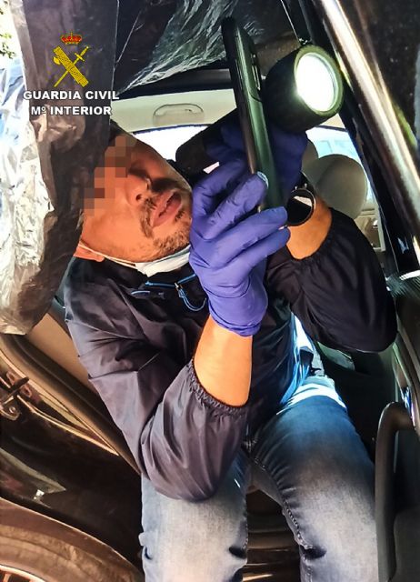 La Guardia Civil detiene a dos jóvenes por el robo en más de media docena de vehículos - 1, Foto 1