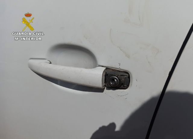La Guardia Civil detiene a dos jóvenes por el robo en más de media docena de vehículos - 2, Foto 2