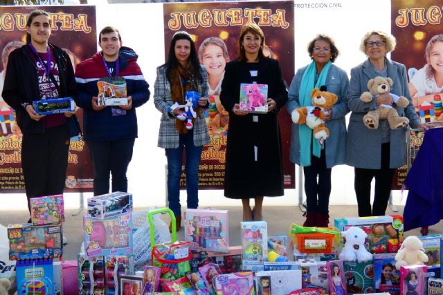 La montaña de Juguetea crece de nuevo esta Navidad - 1, Foto 1