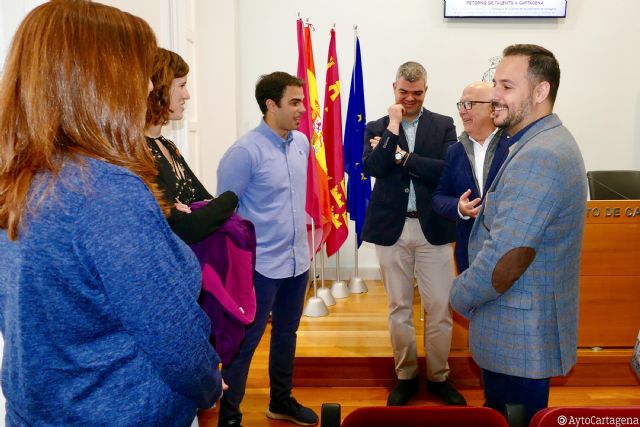 Juventud reúne a empresas y jóvenes talentos que regresan a casa por Navidad - 1, Foto 1