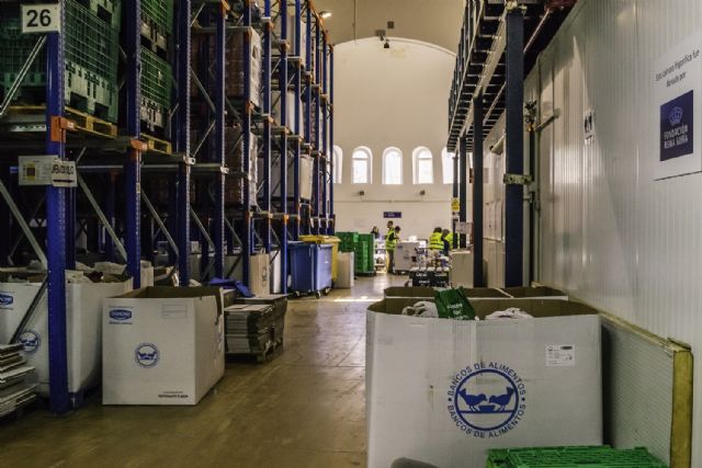 Donación solidaria de médicos internistas de SEMI del Servicio de Medicina Interna del Hospital Universitario 12 de Octubre a la Fundación Banco de Alimentos de Madrid - 1, Foto 1