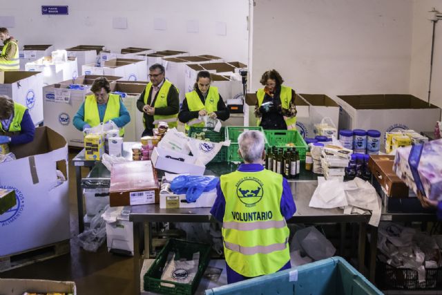 Donación solidaria de médicos internistas de SEMI del Servicio de Medicina Interna del Hospital Universitario 12 de Octubre a la Fundación Banco de Alimentos de Madrid - 2, Foto 2
