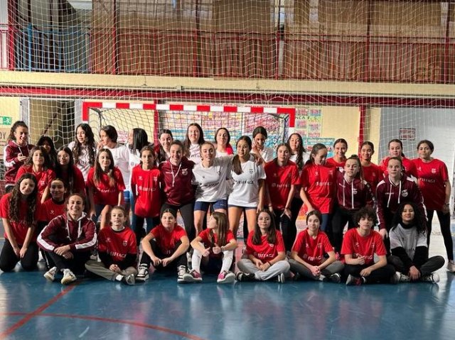 Inicio en el IES Valle del Segura del proyecto “For fun” para el fomento del fútbol femenino en la región - 1, Foto 1