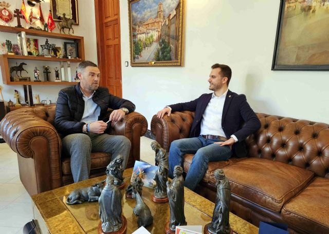 El alcalde recibe a Alberto D. López, el joven científico caravaqueño galardonado en Estados Unidos por sus investigaciones del coronavirus - 1, Foto 1