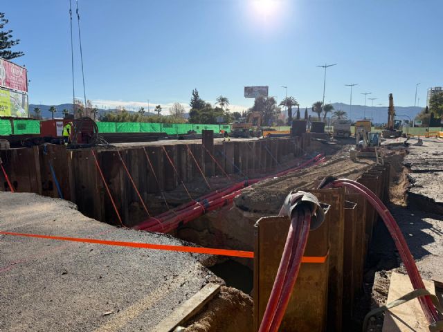 El trabajo coordinado de Aguas de Murcia y los servicios municipales garantiza los servicios básicos mientras avanzan las obras en Miguel Induráin - 2, Foto 2