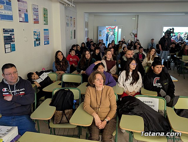 Cuatro aniversarios y un solo corazón: El IES Prado Mayor clausura sus celebraciones históricas en Totana, Foto 8